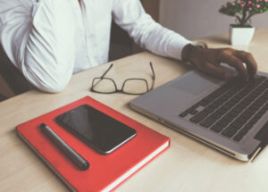 desk-4313032_1280